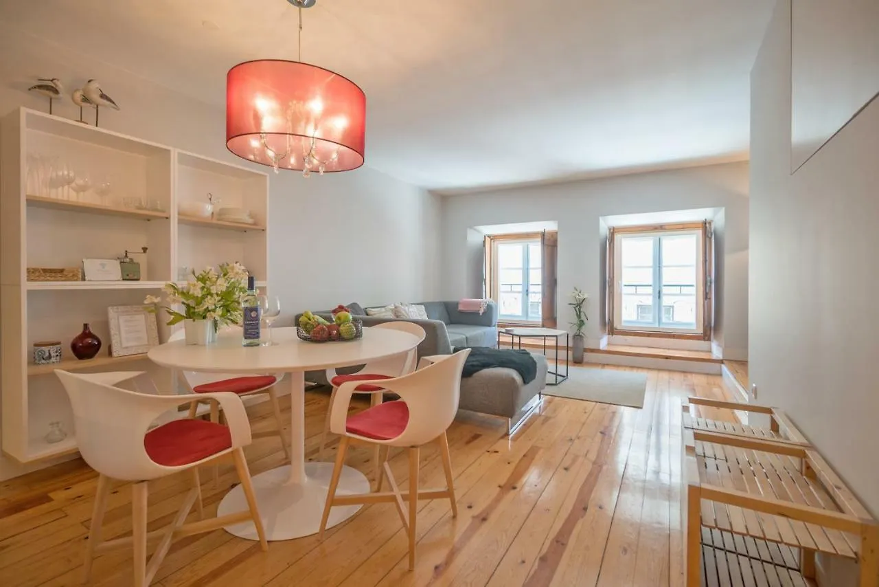 Elegant And Cozy Apartment contacts
