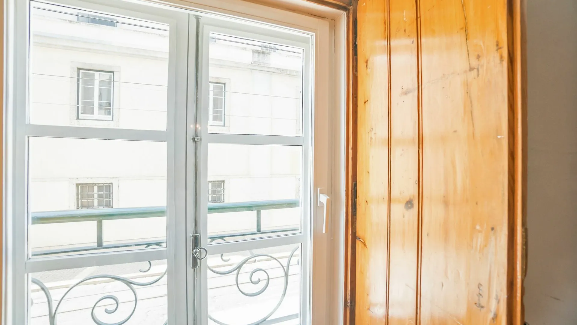 Elegant And Cozy Apartment  Lisbon